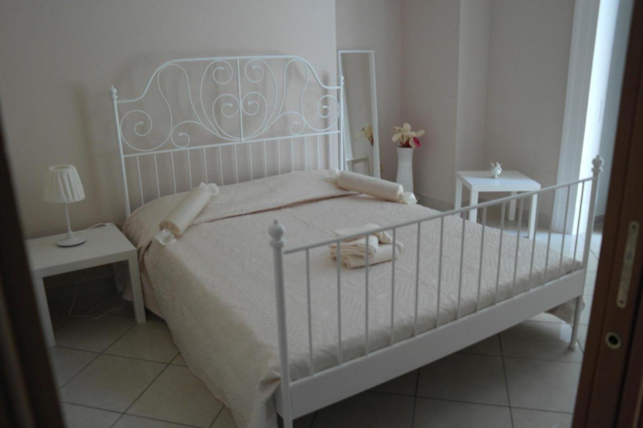Bed and Breakfast A Due Passi Da Dante Nápoles Exterior foto