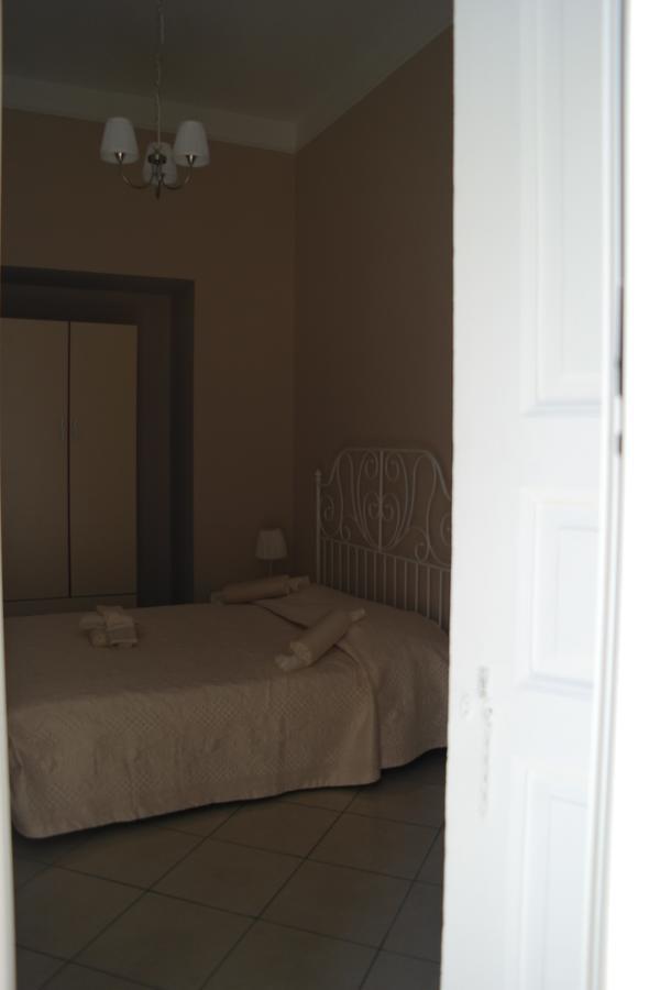 Bed and Breakfast A Due Passi Da Dante Nápoles Exterior foto