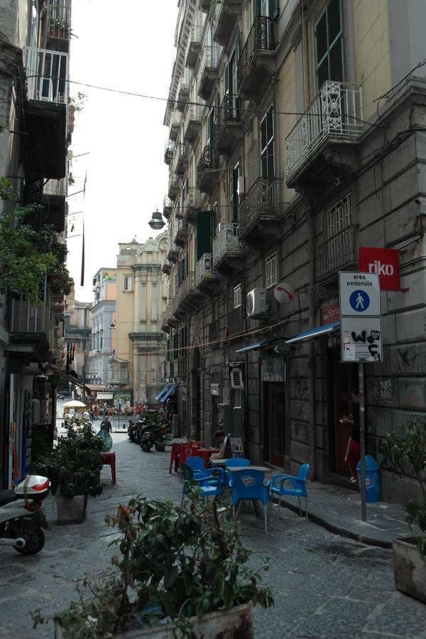Bed and Breakfast A Due Passi Da Dante Nápoles Exterior foto